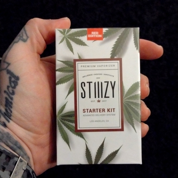 STIIIZY starter kit "๐RED Edition"SEALED๐NWT on box. - Picture 6 of 6